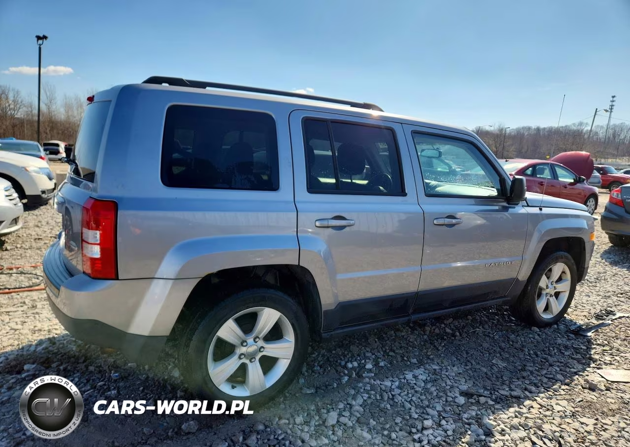 2016 Jeep Patriot Latitude VIN:1C4NJPFA9GD582212 - 3