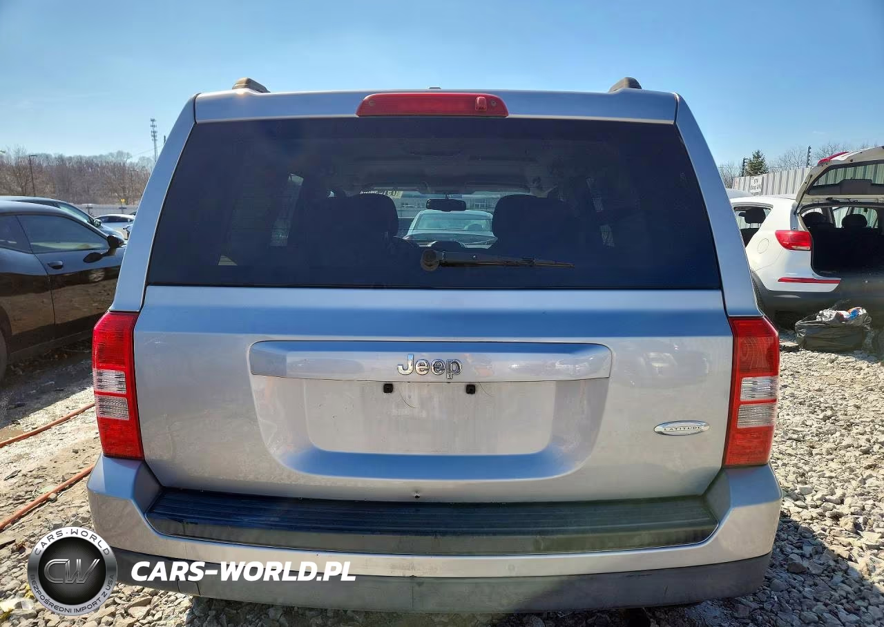 2016 Jeep Patriot Latitude VIN:1C4NJPFA9GD582212 - 6