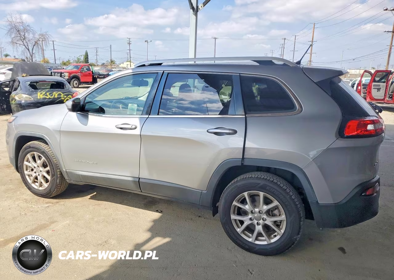 2015 Jeep Cherokee Latitude VIN:1C4PJMCB2FW733978 - 2