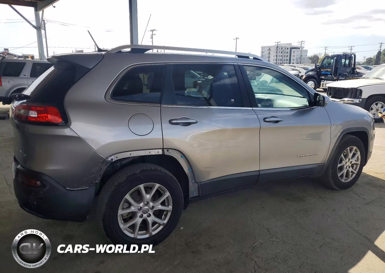 2015 Jeep Cherokee Latitude VIN:1C4PJMCB2FW733978 - 3