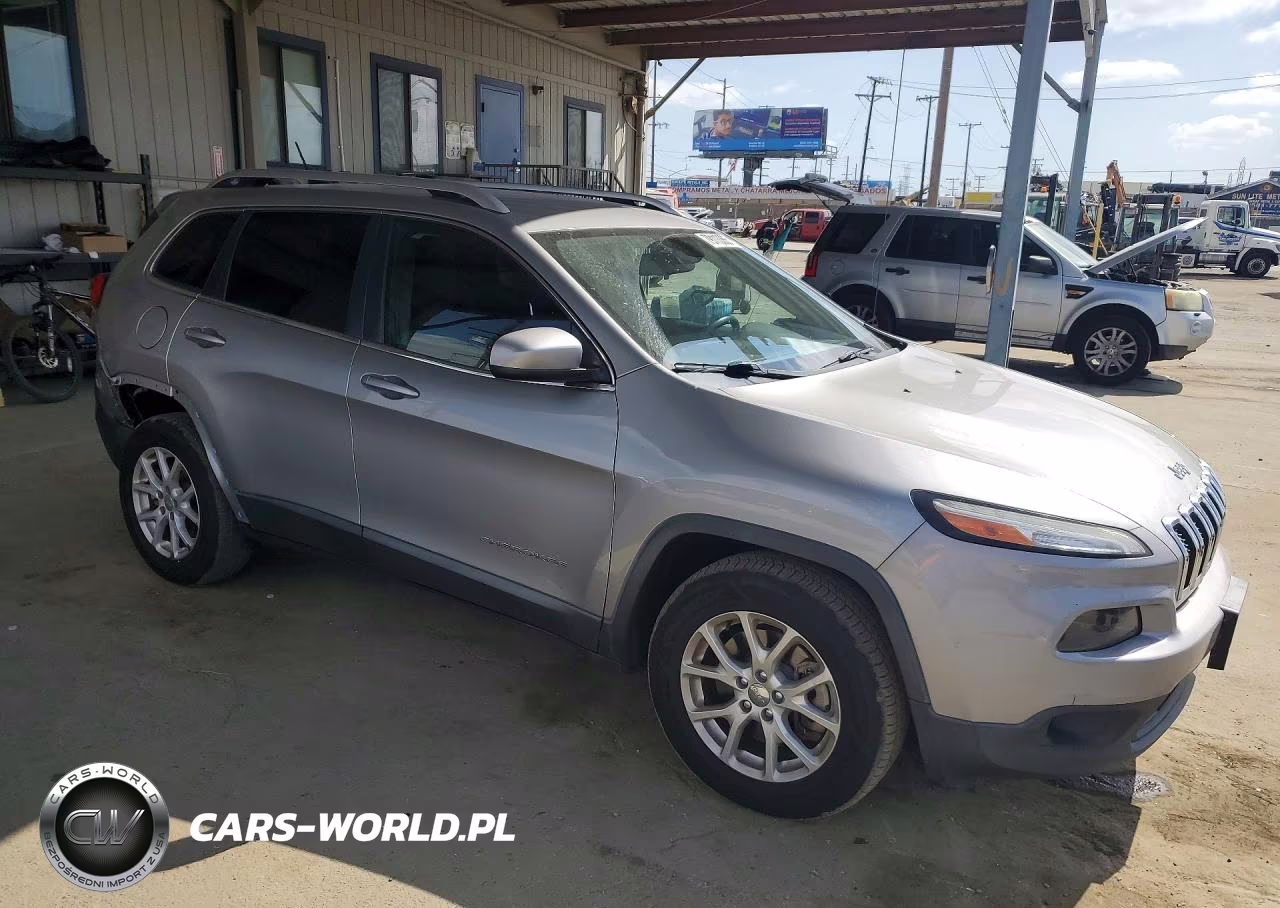 2015 Jeep Cherokee Latitude VIN:1C4PJMCB2FW733978 - 4