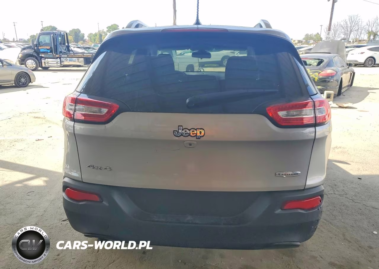 2015 Jeep Cherokee Latitude VIN:1C4PJMCB2FW733978 - 6