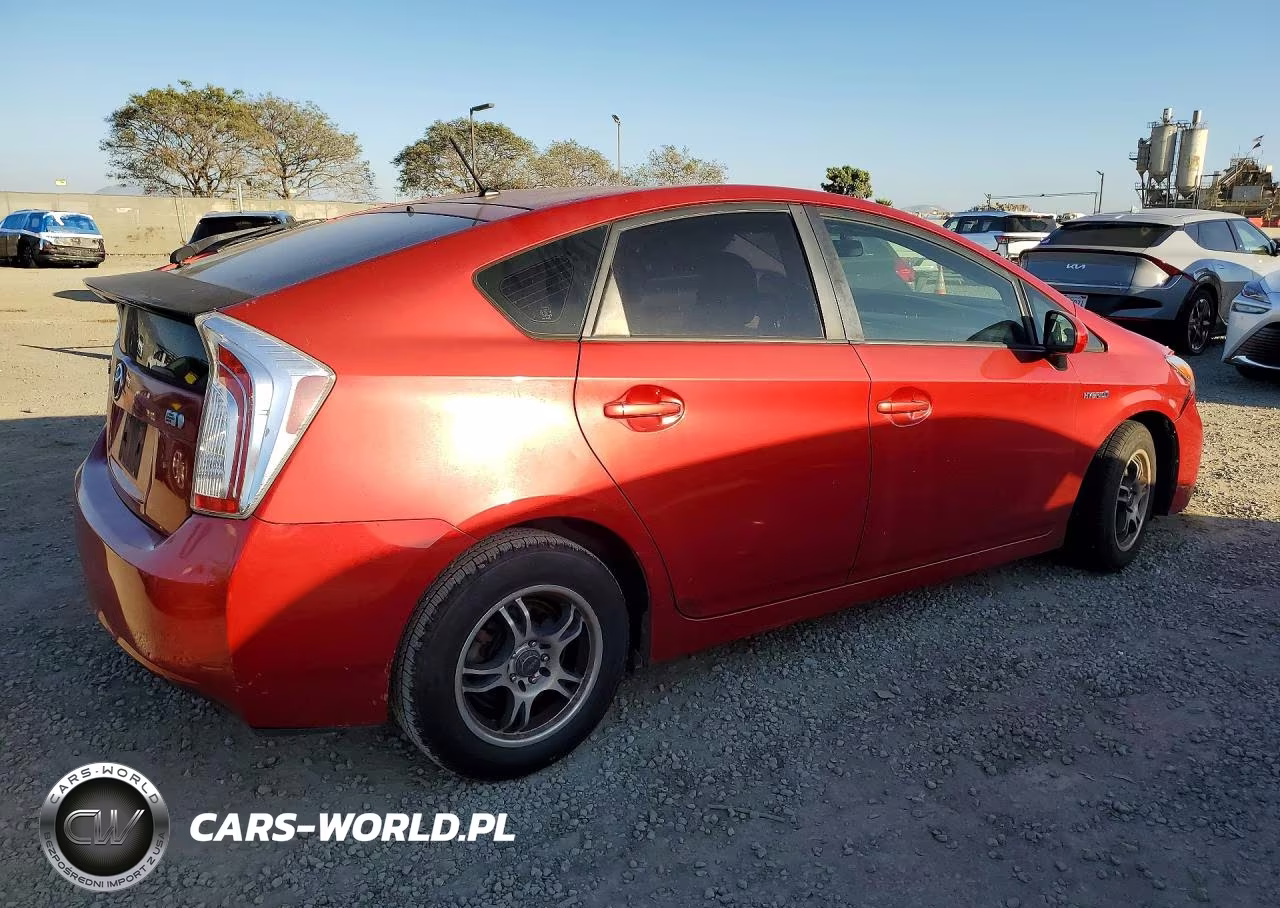 2013 Toyota Prius Two VIN:JTDKN3DUXD1708586 - 3