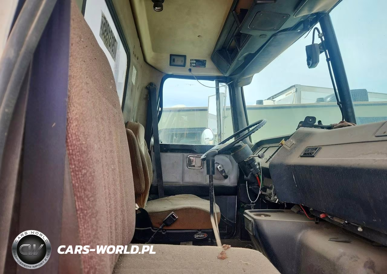 1996 Volvo Wg Semi Truck VIN:4V4JBAPE4TR844018 - 5