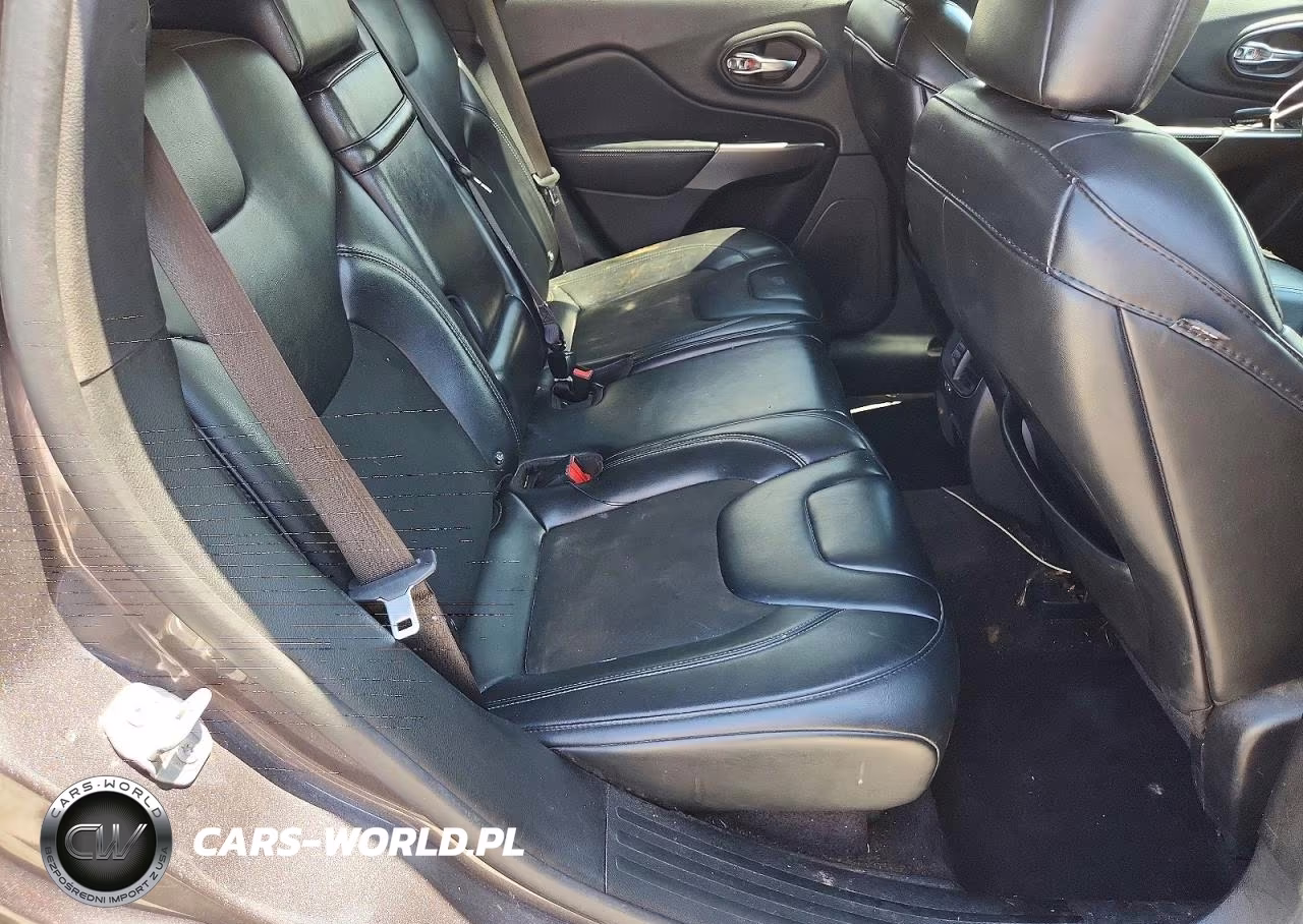 2019 Jeep Cherokee Latitude Plus VIN:1C4PJLLBXKD154592 - 10
