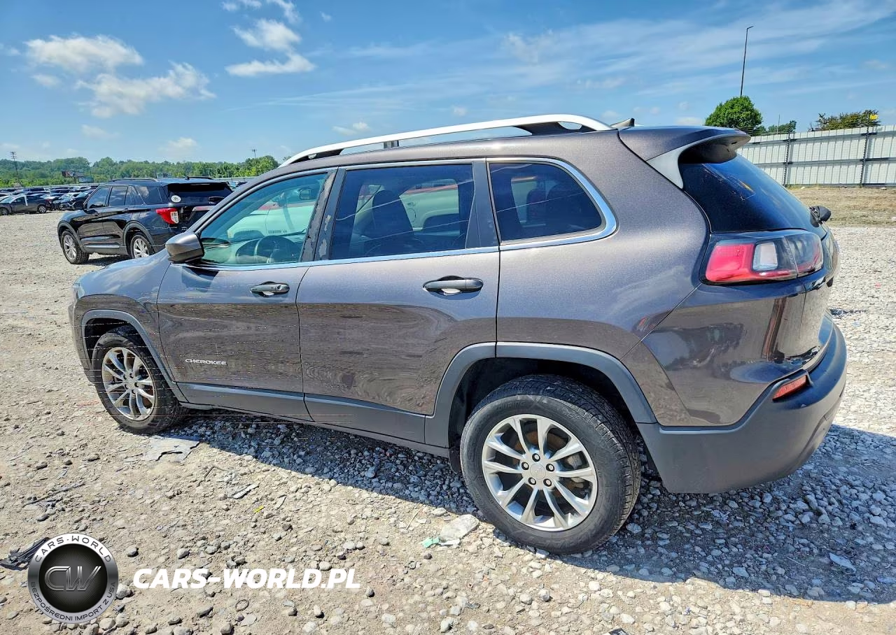 2019 Jeep Cherokee Latitude Plus VIN:1C4PJLLBXKD154592 - 2