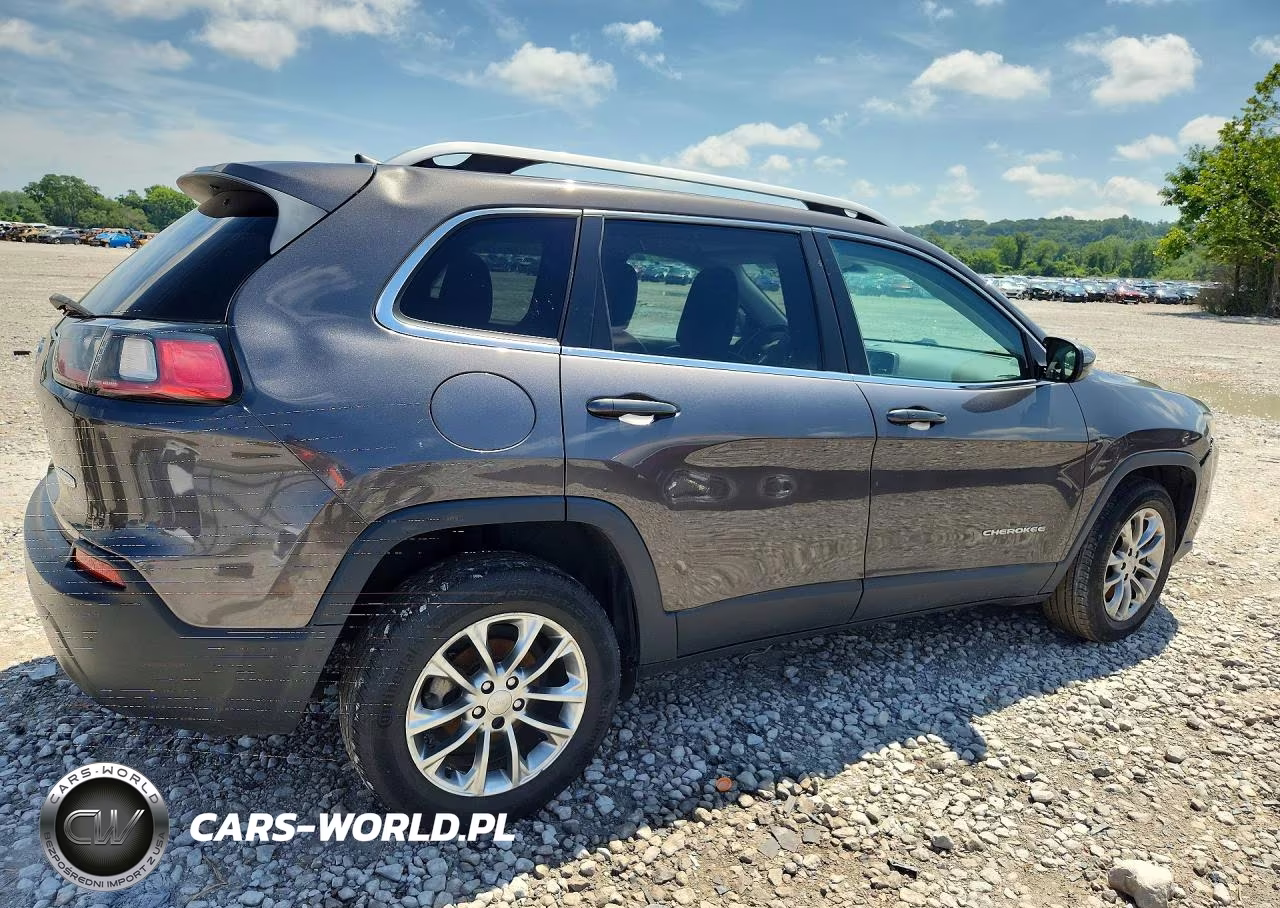 2019 Jeep Cherokee Latitude Plus VIN:1C4PJLLBXKD154592 - 3