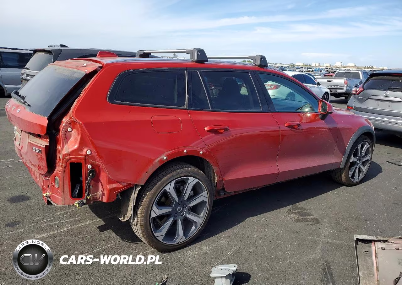2025 Volvo V60 Cross Country Ultra VIN:YV4L12WL7S2147654 - 3