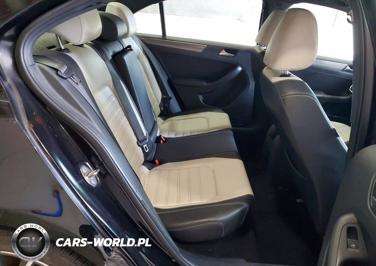 2016 Volkswagen Jetta Sport VIN:3VWB17AJ6GM257013 - 10