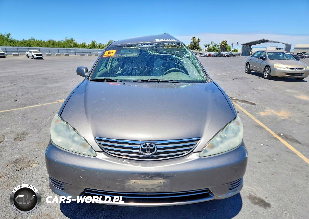 2005 Toyota Camry Le VIN:4T1BE32K35U545289 - 5