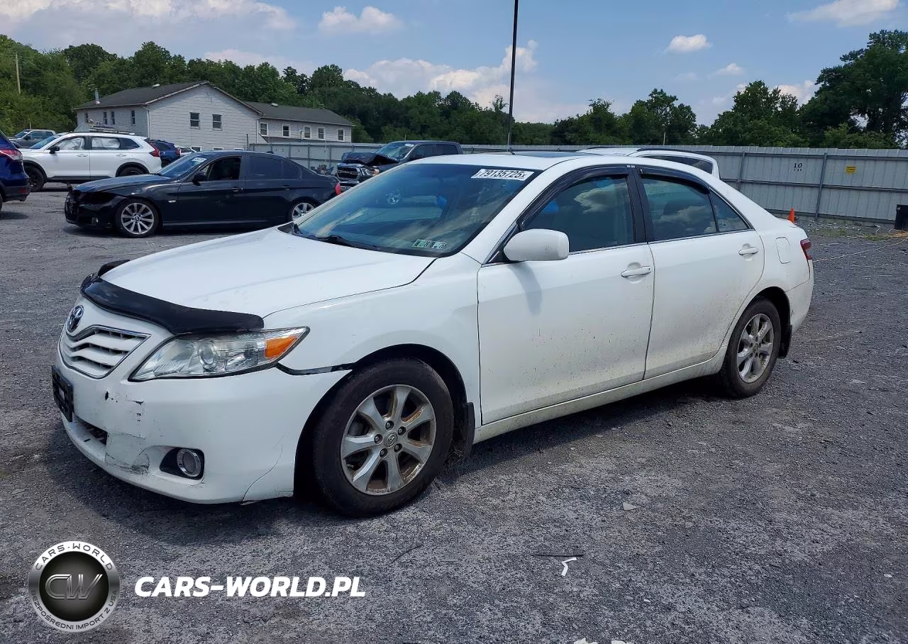 2011 Toyota Camry Le – zdjęcie 1 z 12