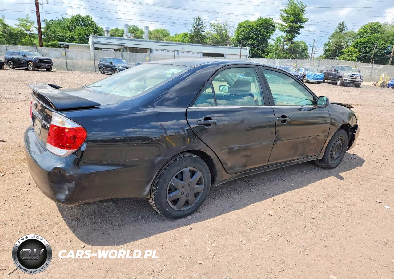 2005 Toyota Camry Le VIN:4T1BE30K95U022572 - 3
