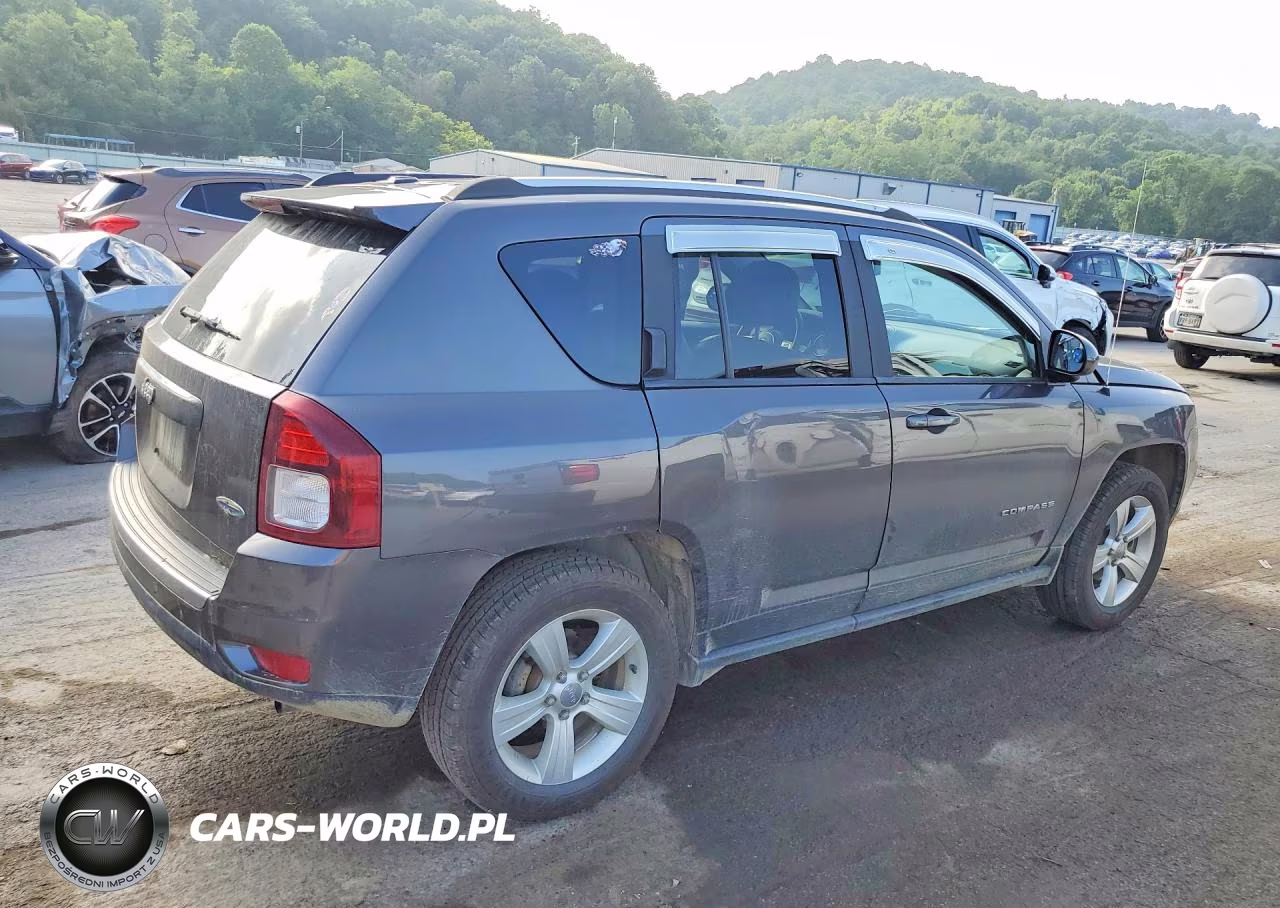 2015 Jeep Compass Latitude VIN:1C4NJDEB4FD121359 - 3