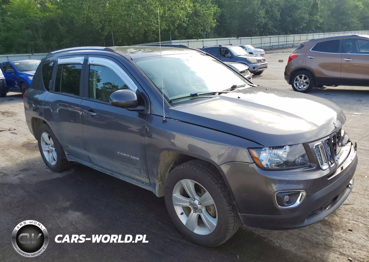 2015 Jeep Compass Latitude VIN:1C4NJDEB4FD121359 - 4