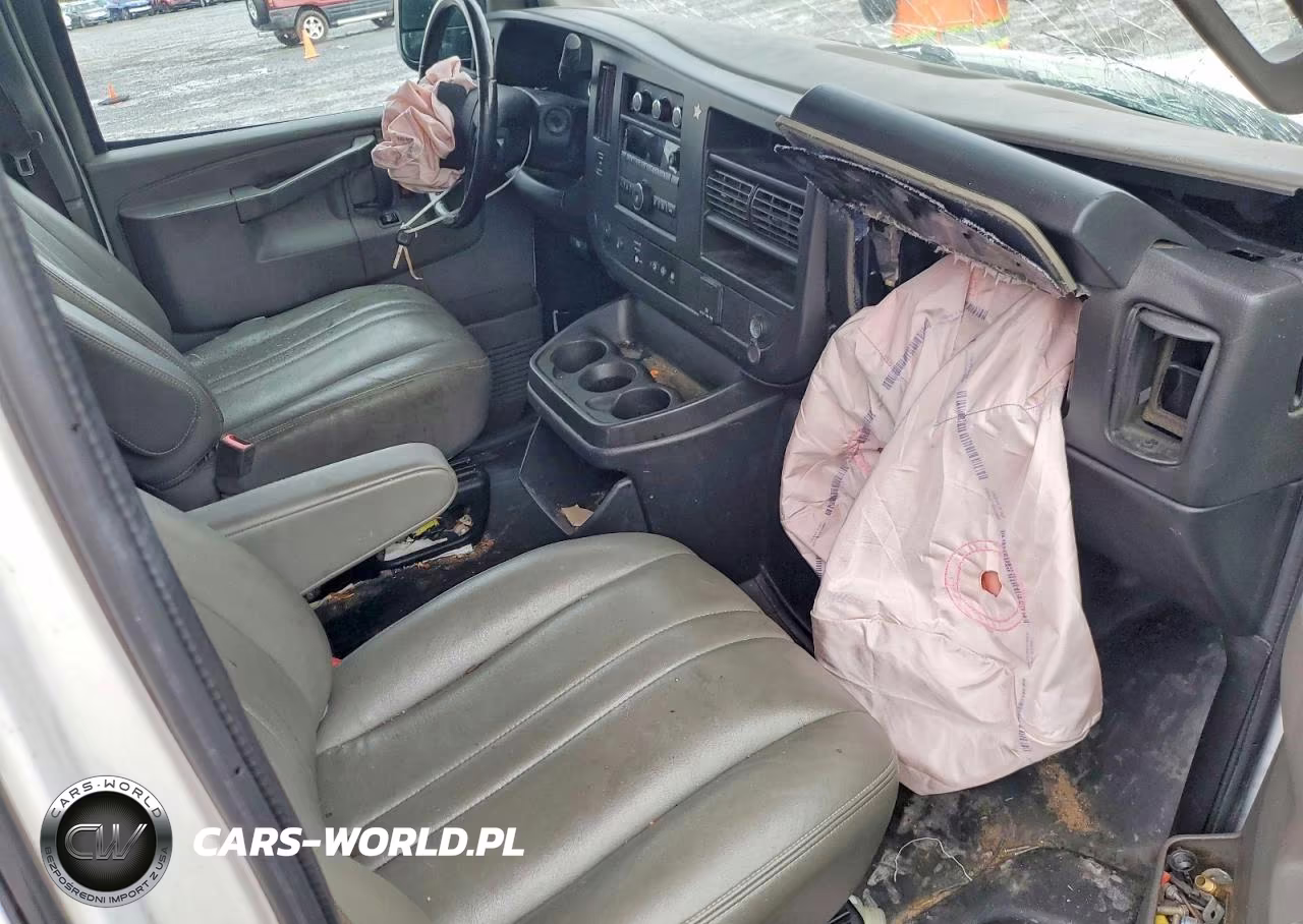 2020 Chevrolet Express G2500 VIN:1GCWGAFP7L1269479 - 8