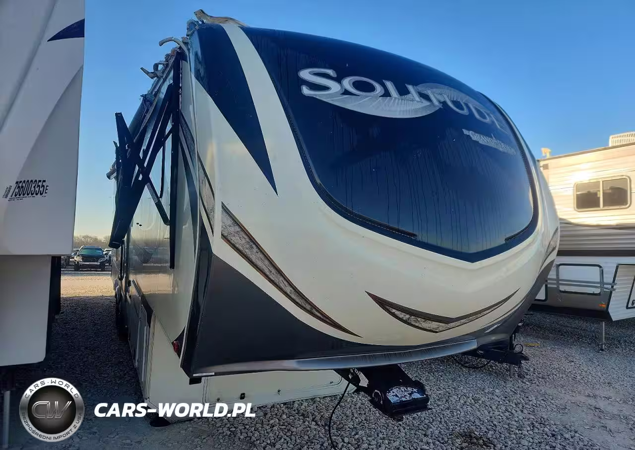 2018 Grand Design Solitude Fifth Wheel