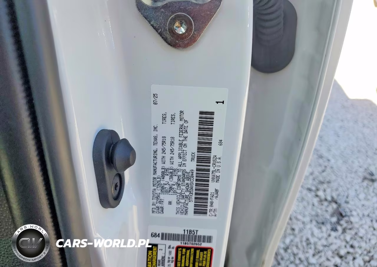 2025 Toyota Tundra Sr VIN:5TFKB5DAXSX330449 - 13