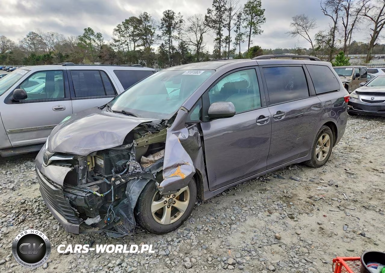 2018 Toyota Sienna Le 8-Passenger
