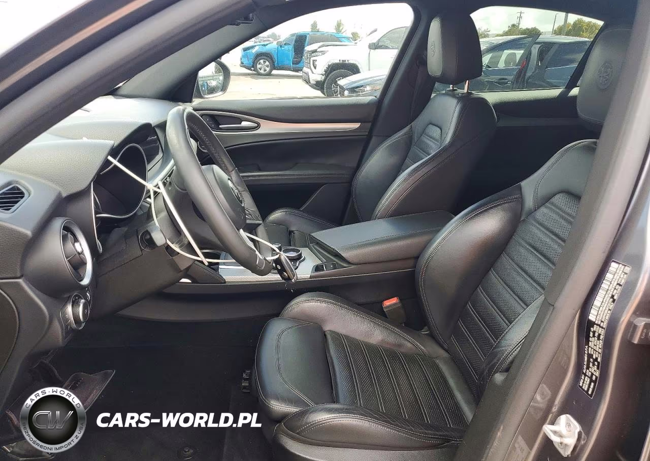 2019 Alfa Romeo Stelvio Ti VIN:ZASPAKBN3K7C51774 - 7