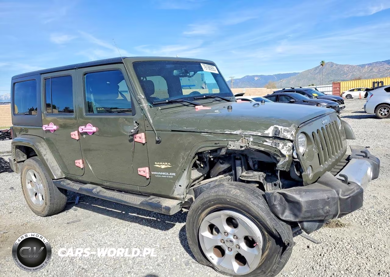 2015 Jeep Wrangler Unlimited Sahara VIN:1C4BJWEG6FL751853 - 4