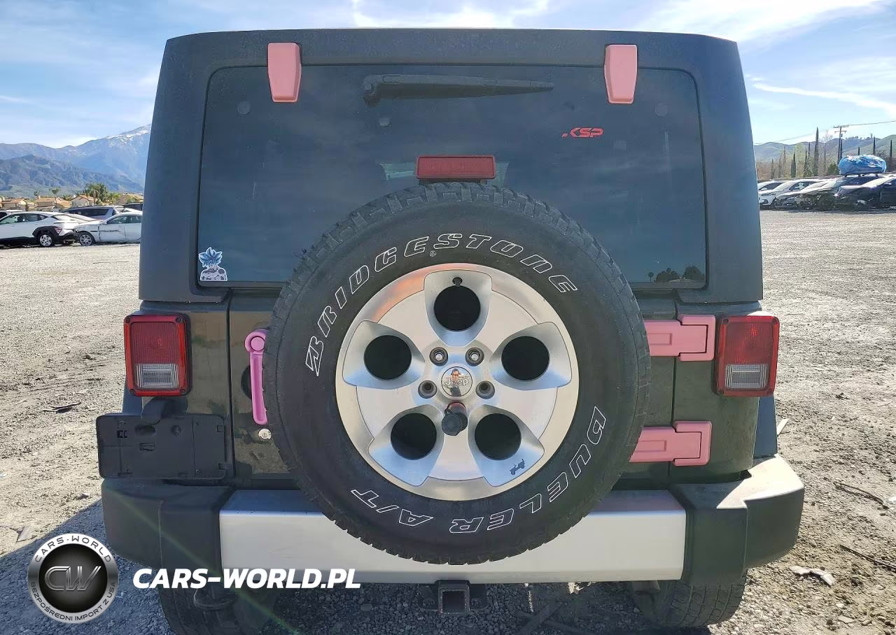 2015 Jeep Wrangler Unlimited Sahara VIN:1C4BJWEG6FL751853 - 6