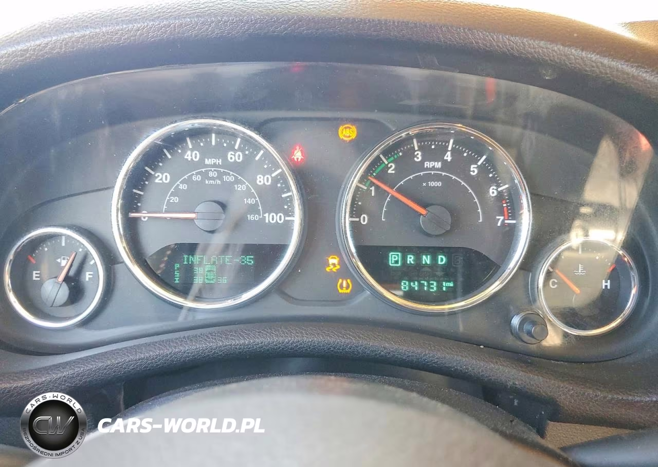 2015 Jeep Wrangler Unlimited Sahara VIN:1C4BJWEG6FL751853 - 9