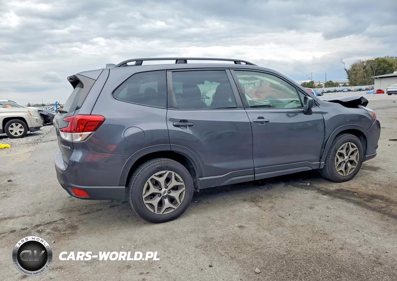 2022 Subaru Forester Premium VIN:JF2SKAEC6NH442514 - 3
