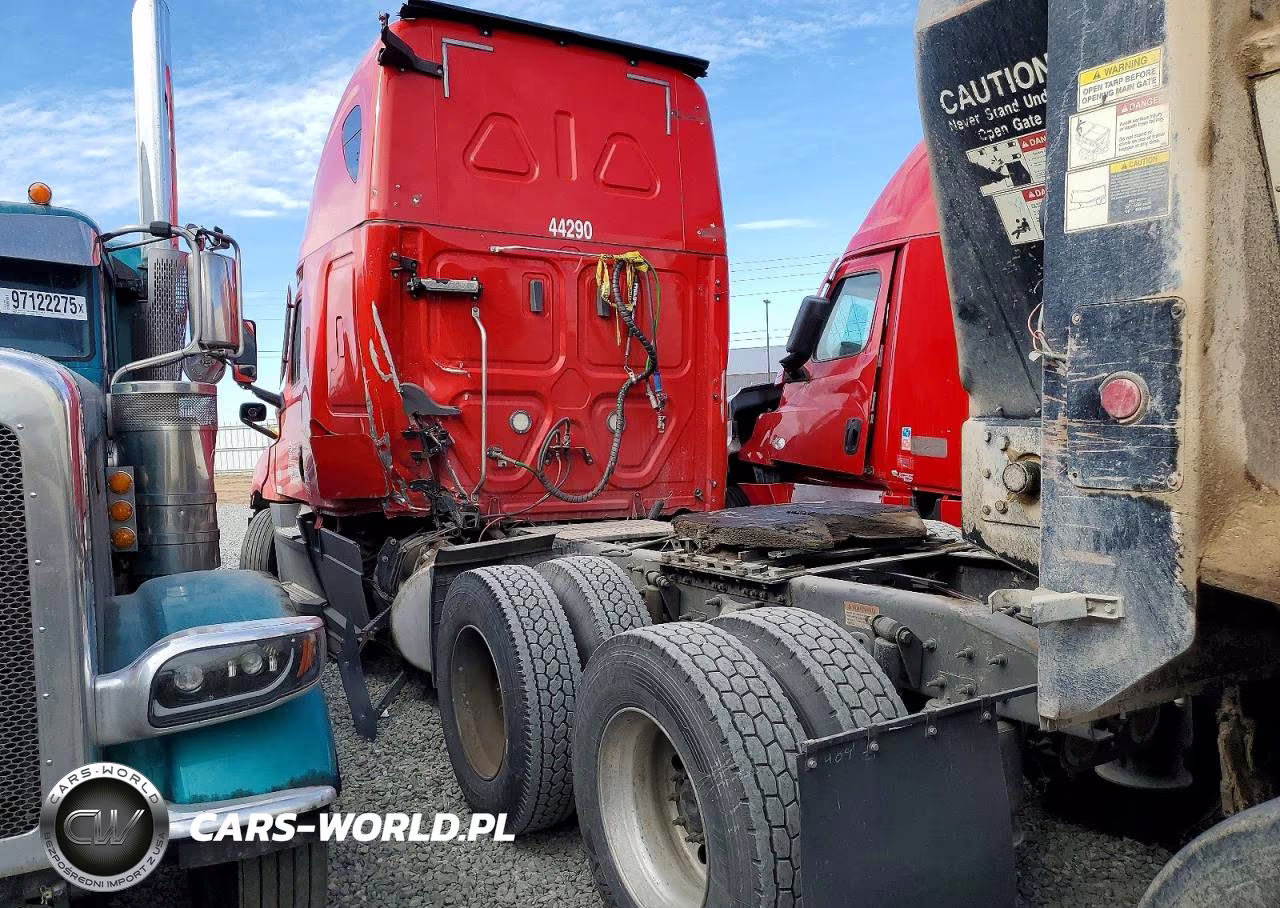 2020 Freightliner Cascadia 126 Semi Truck VIN:1FUJHHDR0LLLN2365 - 3