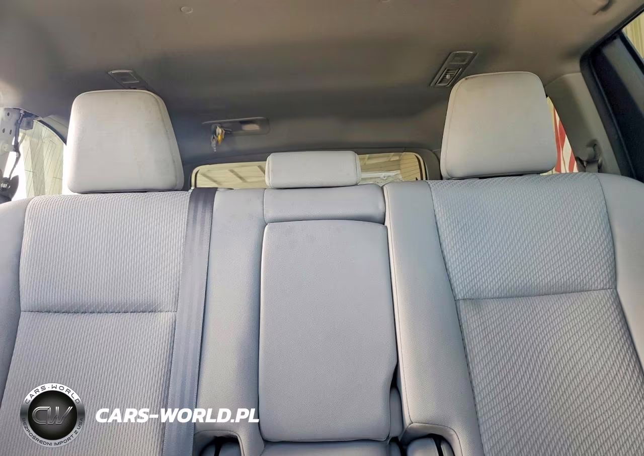 2019 Toyota Highlander Le VIN:5TDZZRFHXKS359225 - 10