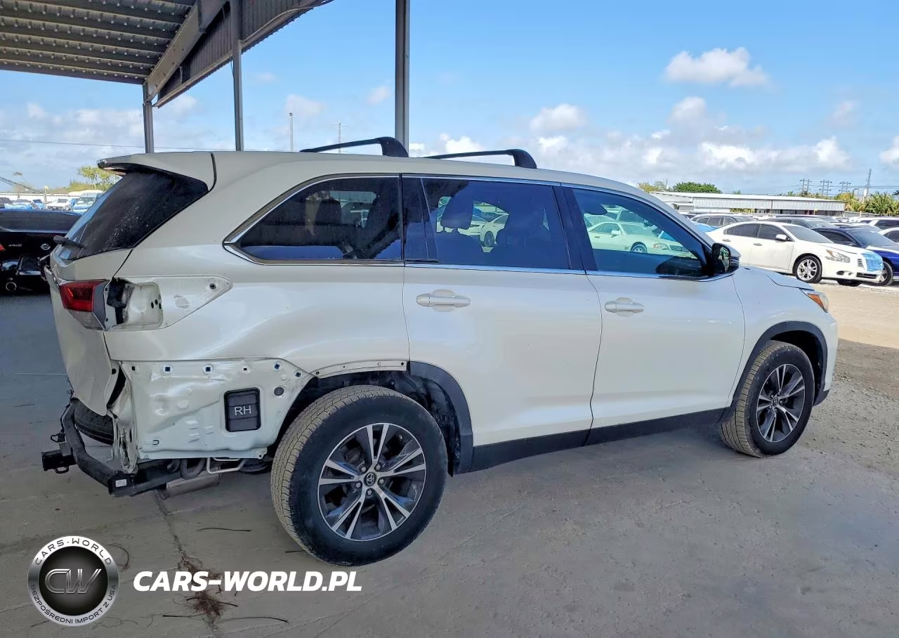 2019 Toyota Highlander Le VIN:5TDZZRFHXKS359225 - 3