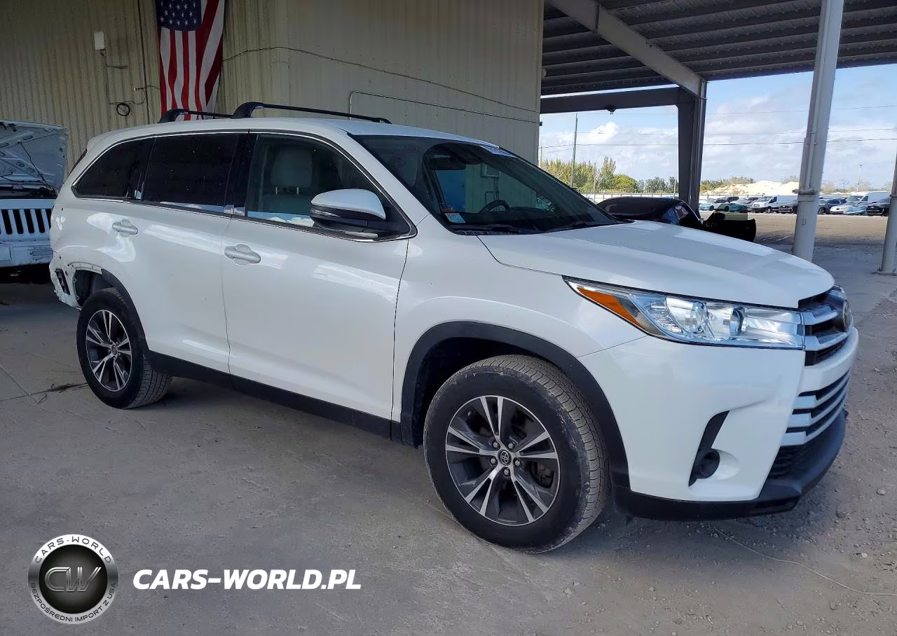 2019 Toyota Highlander Le VIN:5TDZZRFHXKS359225 - 4