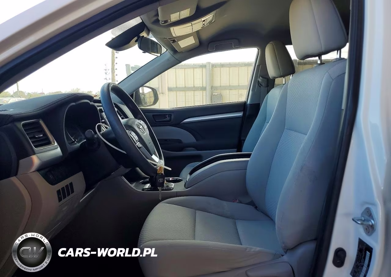 2019 Toyota Highlander Le VIN:5TDZZRFHXKS359225 - 7