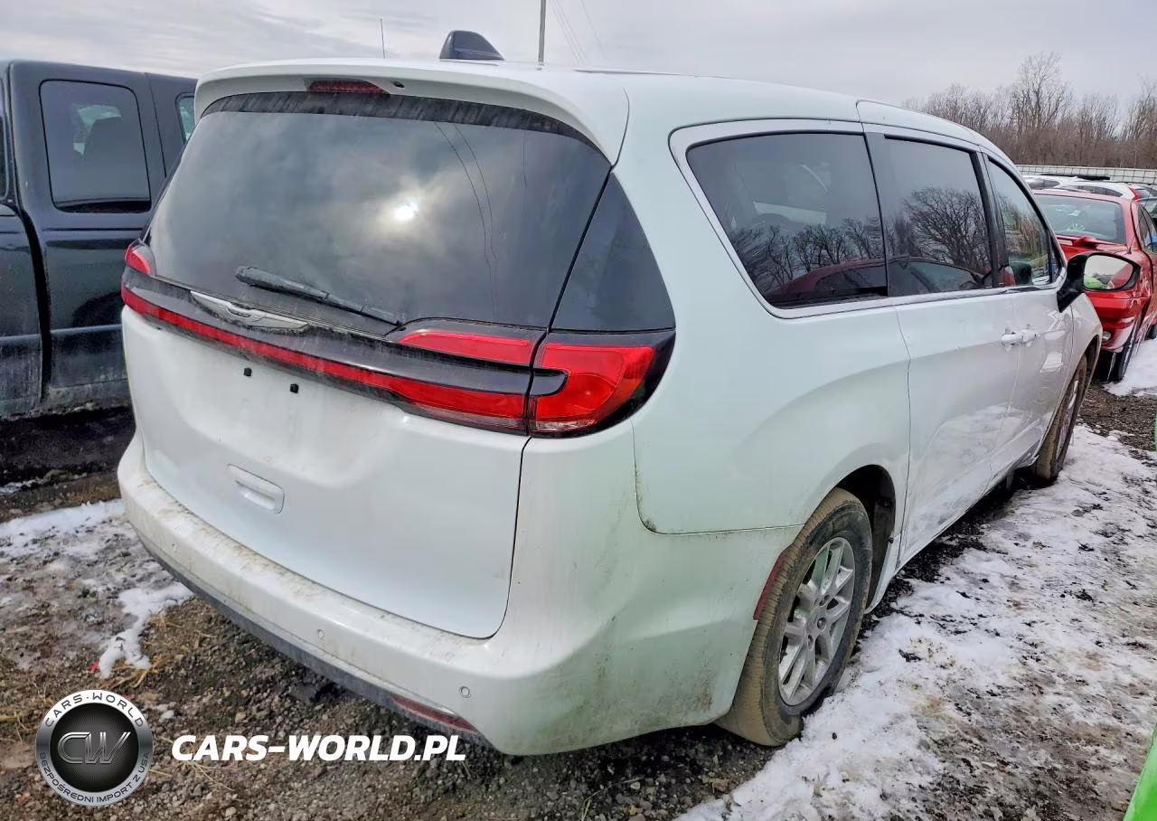 2024 Chrysler Pacifica Touring L VIN:2C4RC1BG8RR112563 - 3