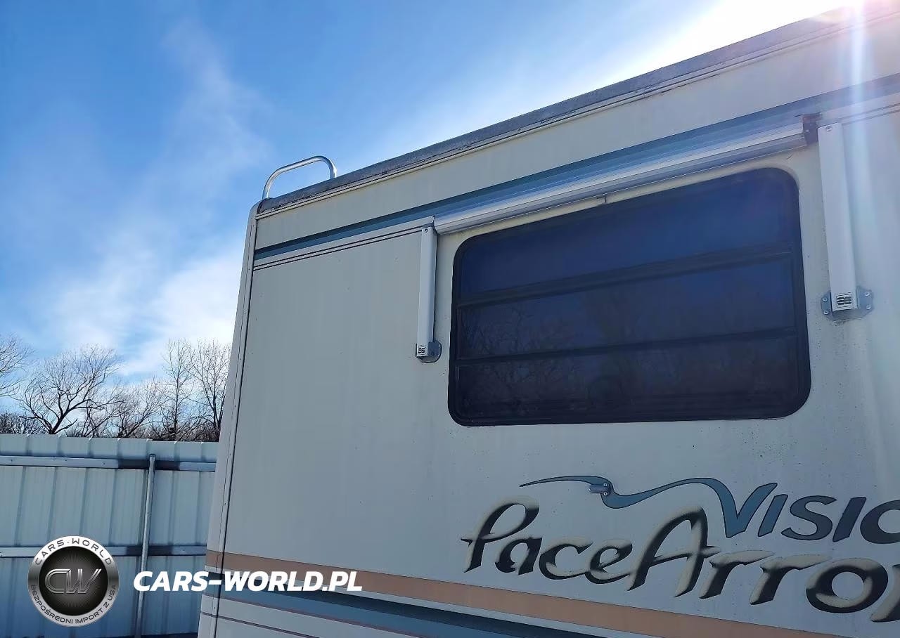 1996 Chevrolet Pacearrorr Rv VIN:1GBLP37N3S3319877 - 9
