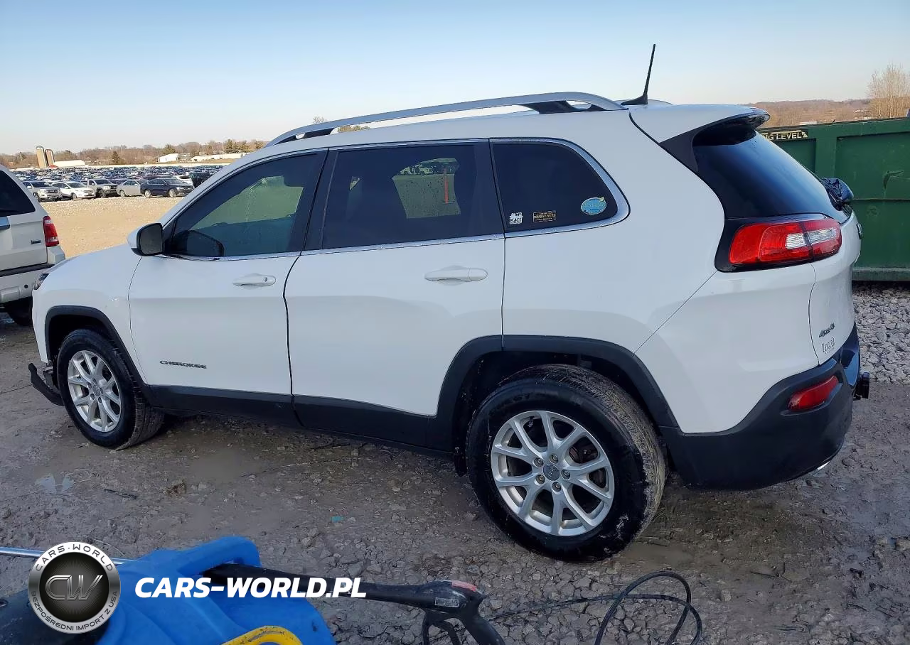 2017 Jeep Cherokee Latitude VIN:1C4PJMCSXHW656571 - 2
