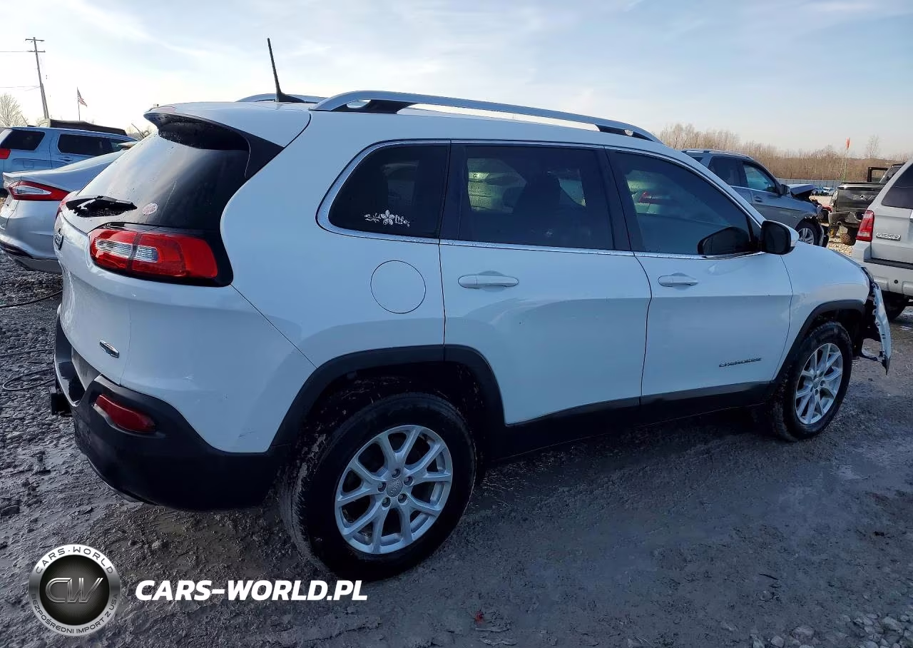 2017 Jeep Cherokee Latitude VIN:1C4PJMCSXHW656571 - 3
