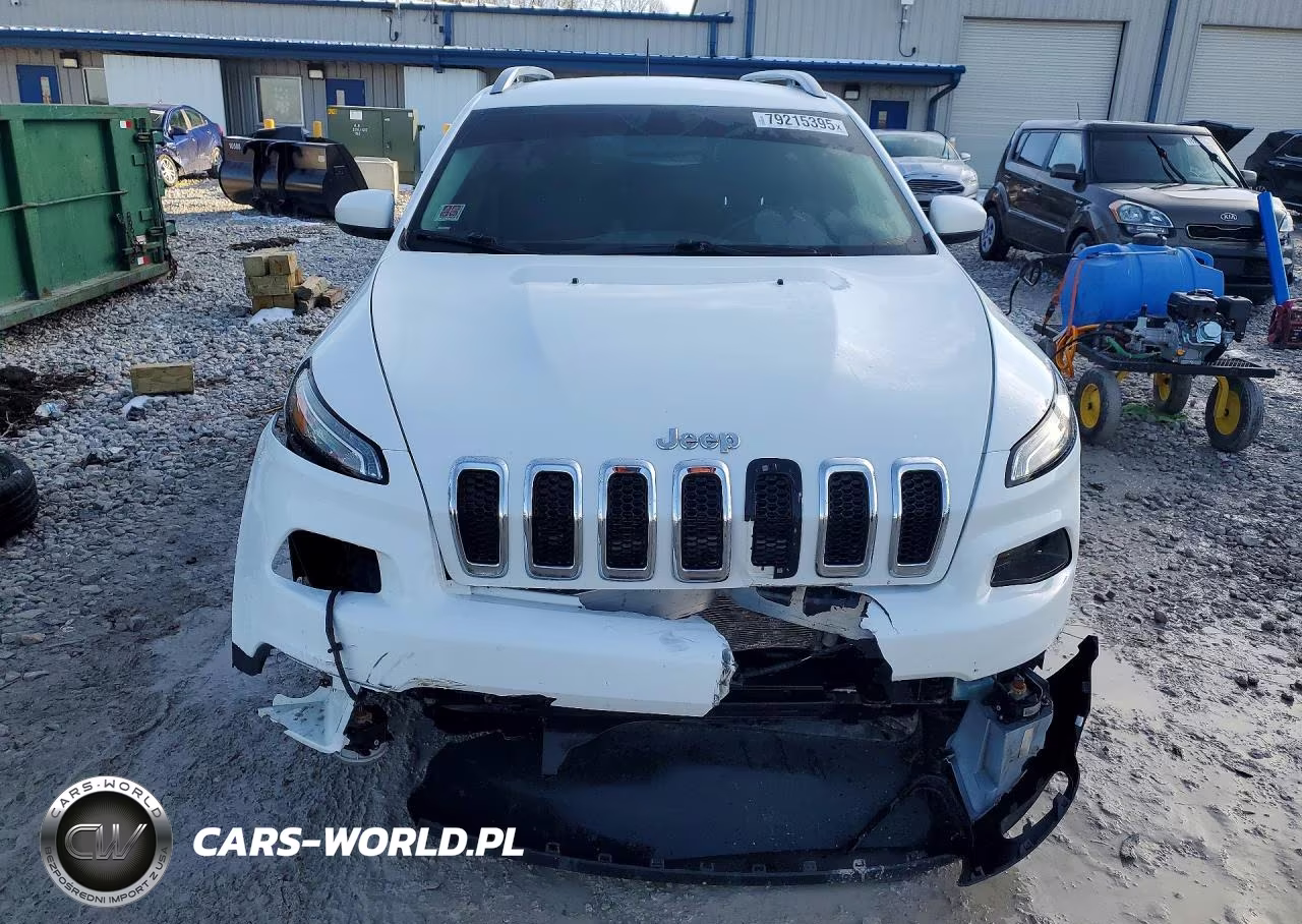 2017 Jeep Cherokee Latitude VIN:1C4PJMCSXHW656571 - 5