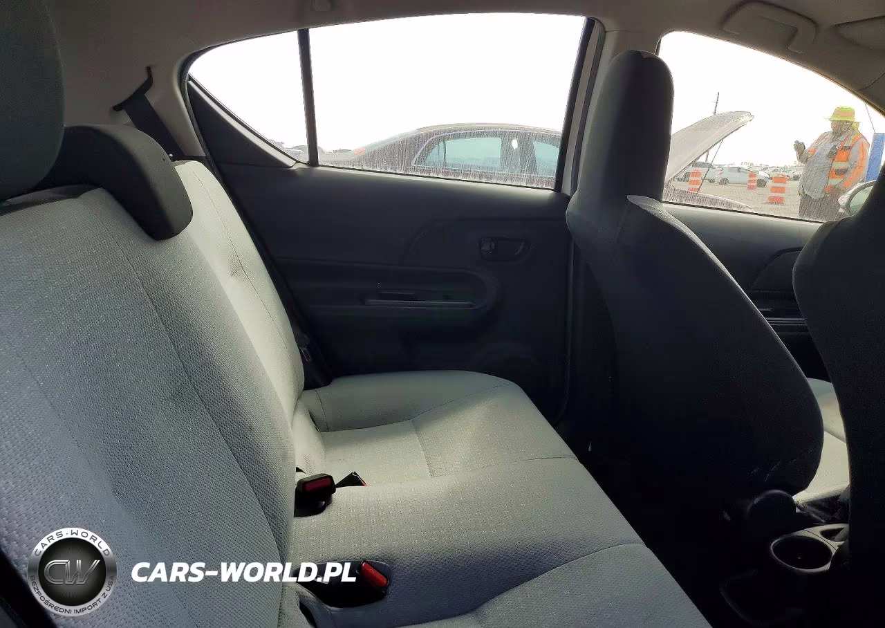 2018 Toyota Prius C One VIN:JTDKDTB38J1611802 - 10