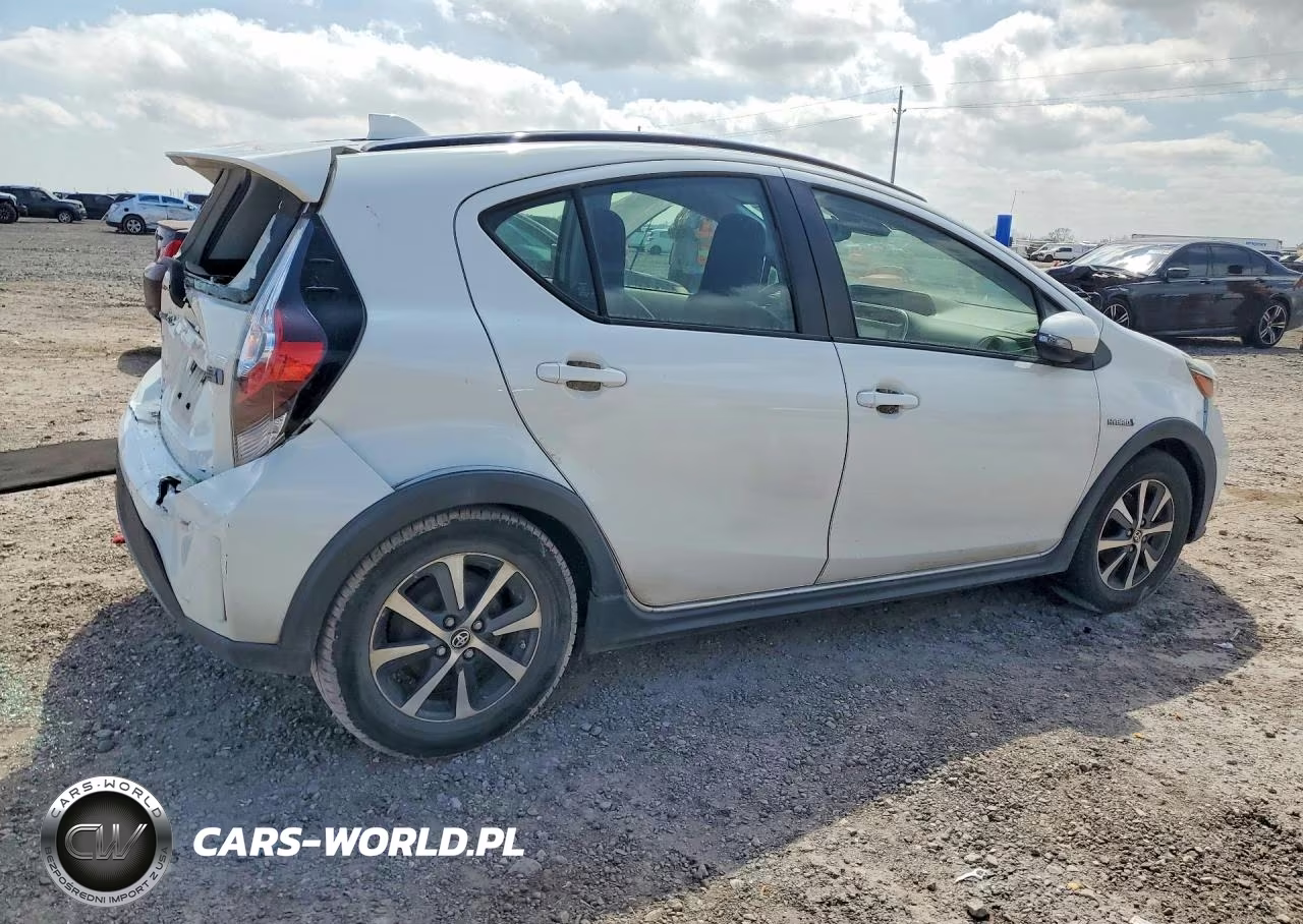2018 Toyota Prius C One VIN:JTDKDTB38J1611802 - 3