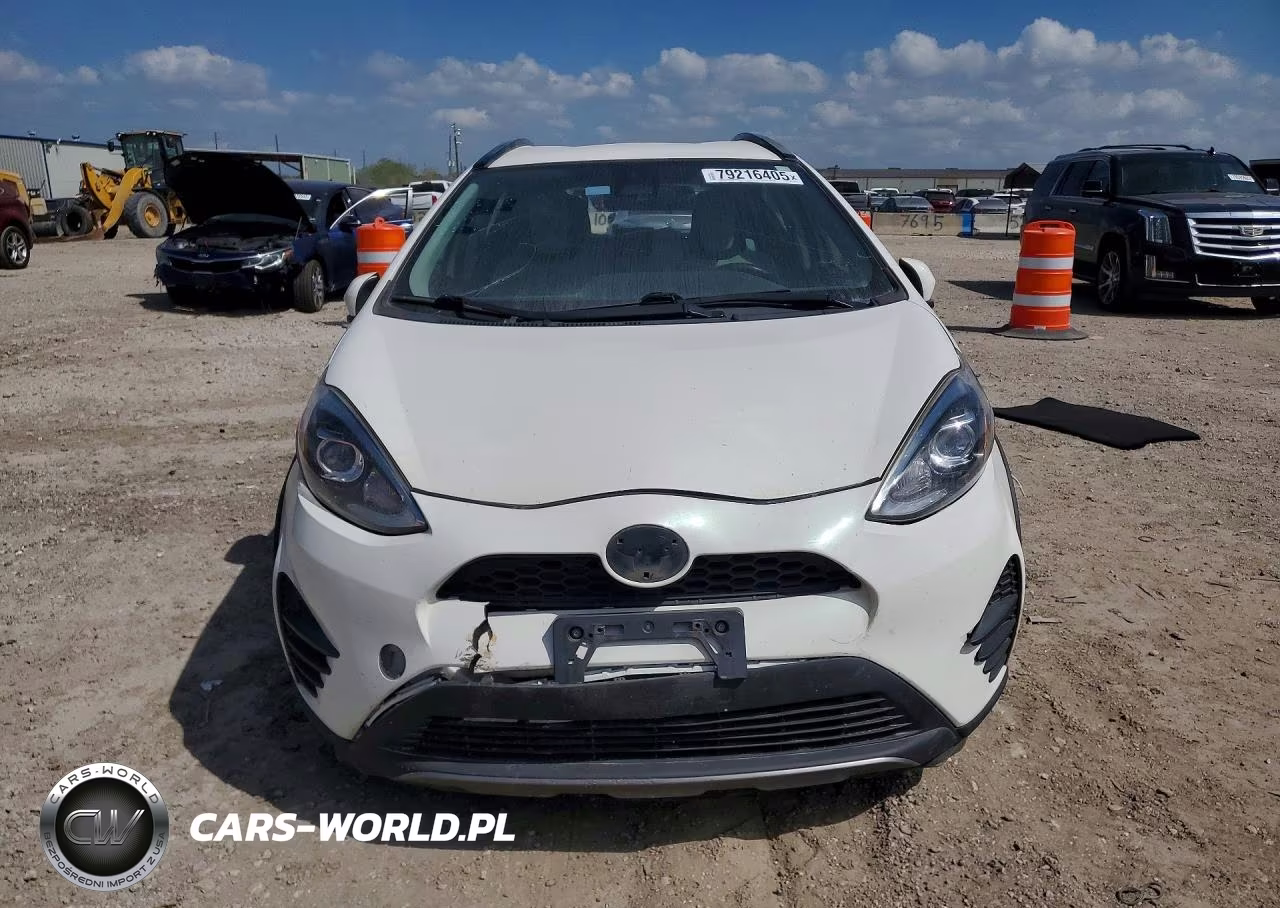 2018 Toyota Prius C One VIN:JTDKDTB38J1611802 - 5