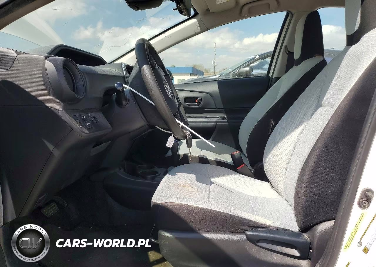 2018 Toyota Prius C One VIN:JTDKDTB38J1611802 - 7