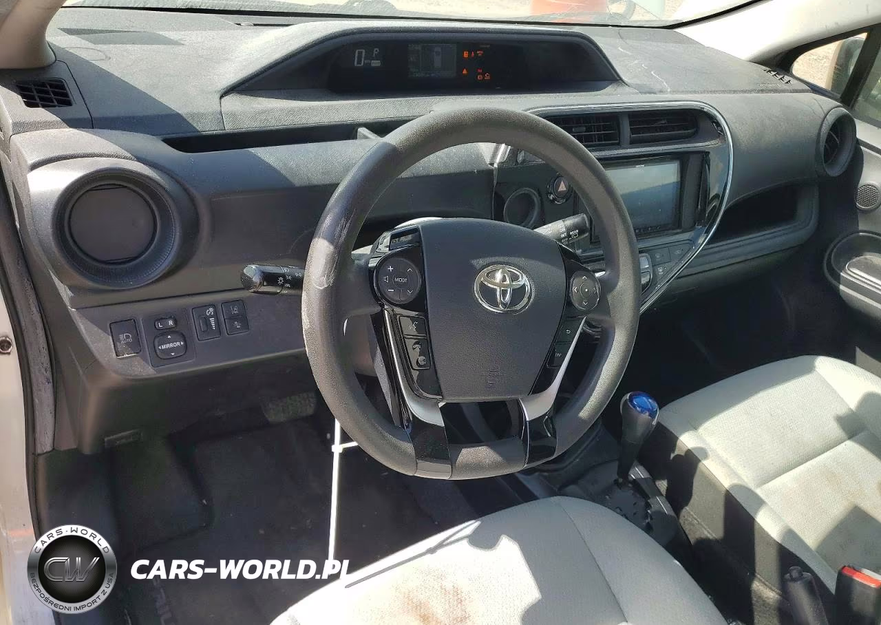 2018 Toyota Prius C One VIN:JTDKDTB38J1611802 - 8