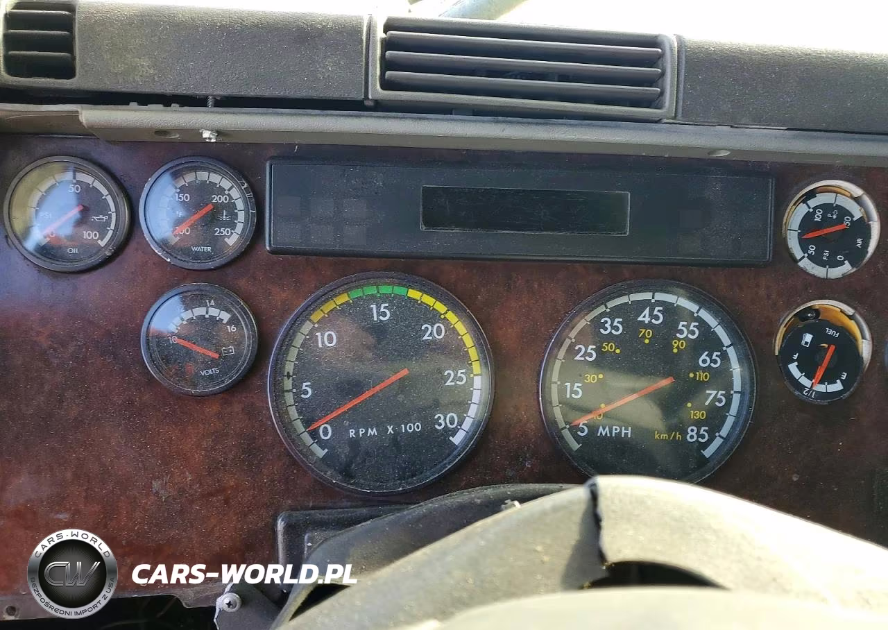 2000 Freightliner Conventional Semi Truck VIN:1FUYSWEB6YLF80466 - 8