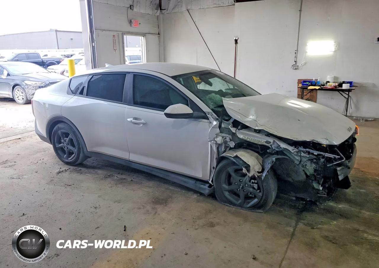 2025 Kia K4 Lxs VIN:3KPFT4DE2SE182907 - 4