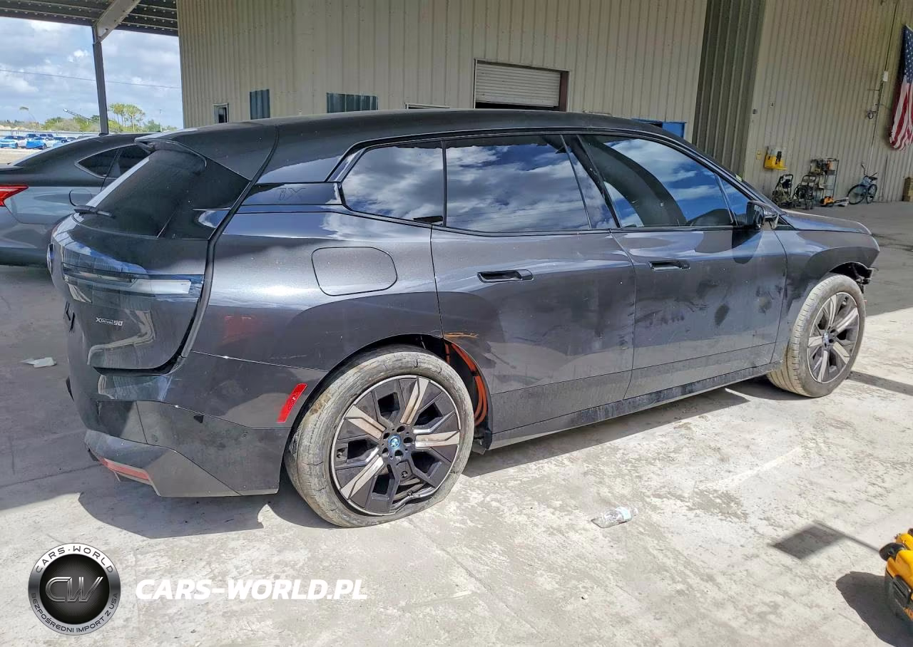 2024 BMW Ix xDrive50 VIN:WB523CF03RCP19890 - 3