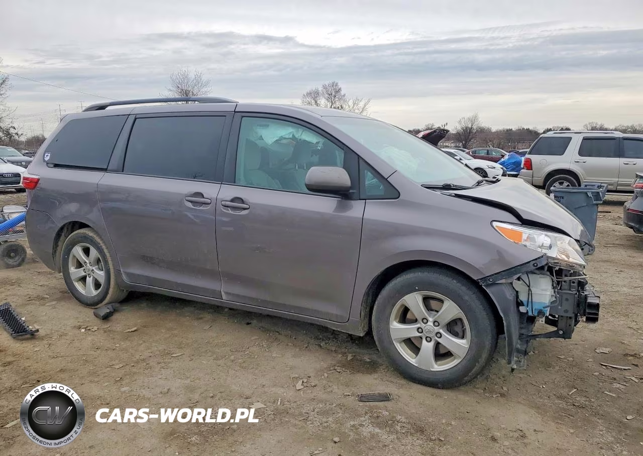 2015 Toyota Sienna Le 8-Passenger VIN:5TDKK3DCXFS656950 - 4