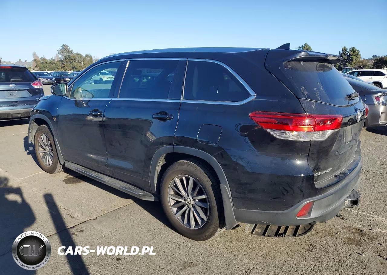 2018 Toyota Highlander Xle VIN:5TDJZRFH9JS858089 - 2