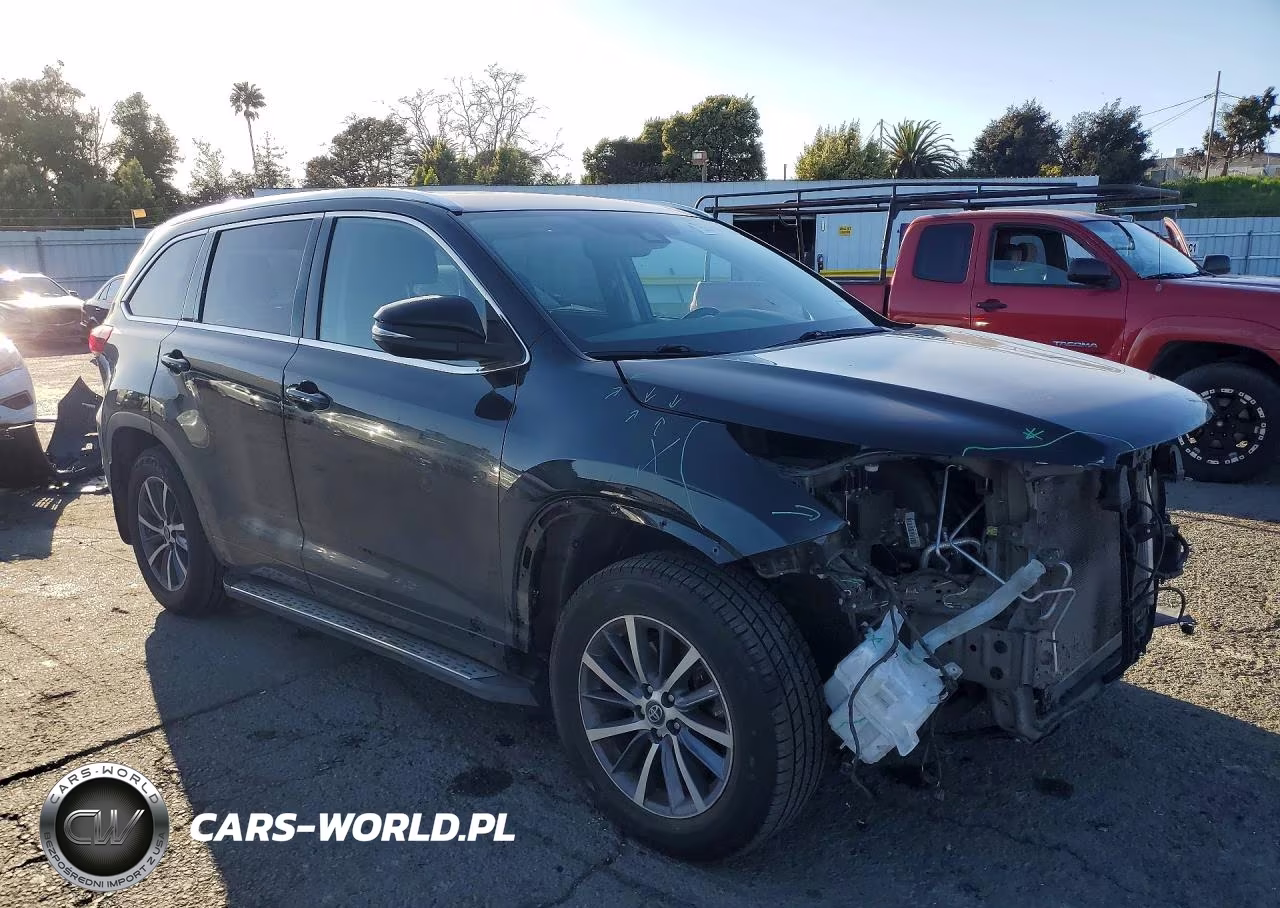 2018 Toyota Highlander Xle VIN:5TDJZRFH9JS858089 - 4