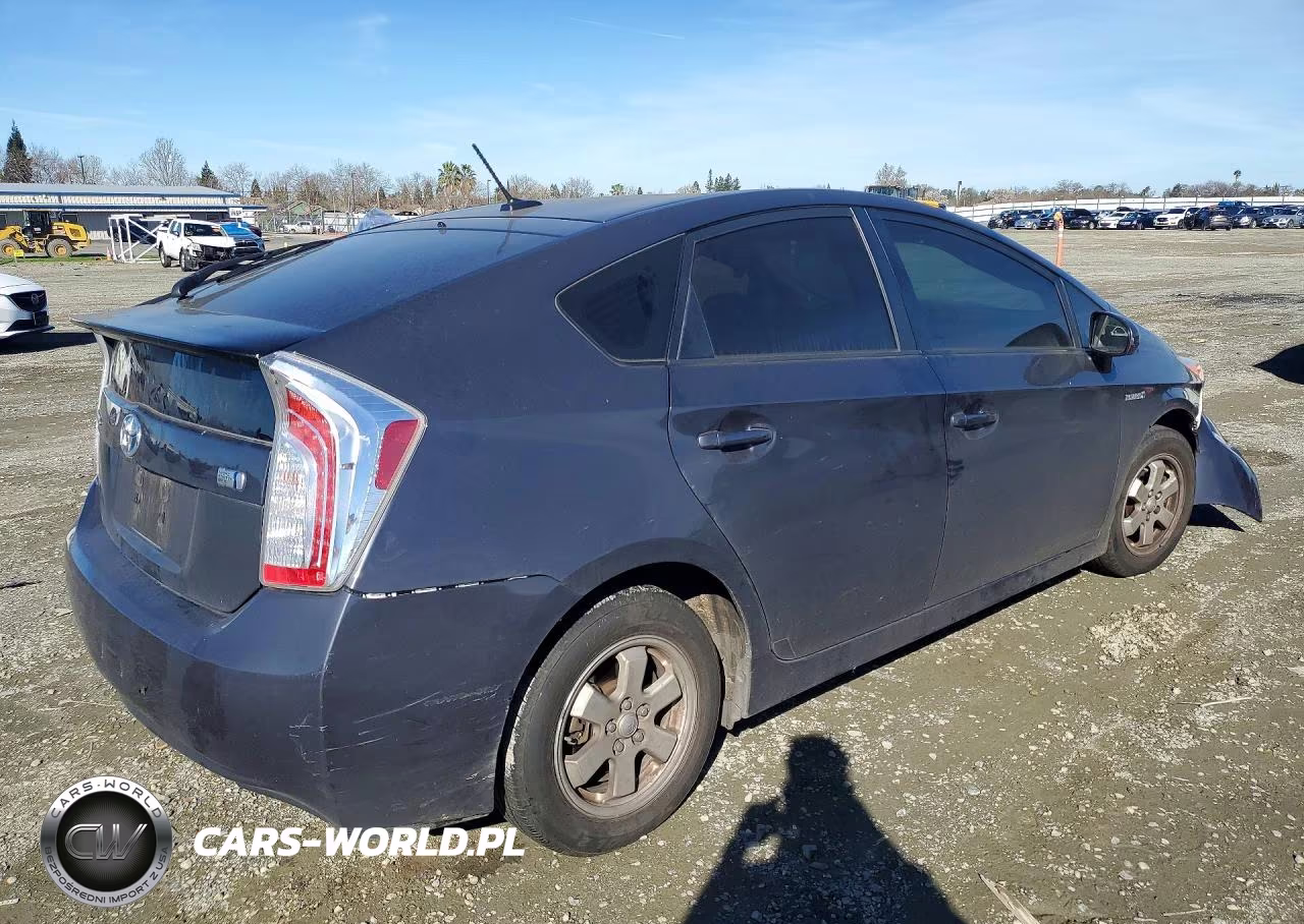 2014 Toyota Prius Four VIN:JTDKN3DU0E0386418 - 3
