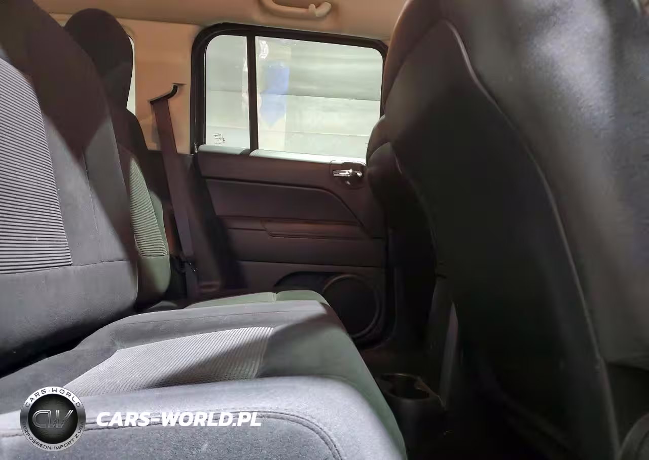 2015 Jeep Patriot Latitude VIN:1C4NJRFB4FD425755 - 11